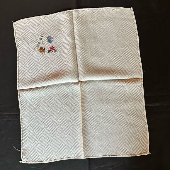 Vintage Bird Motif Embroidered Cream Silk Napkin - Picture 6 of 10